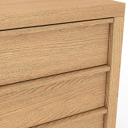 Flo Dresser, Natur